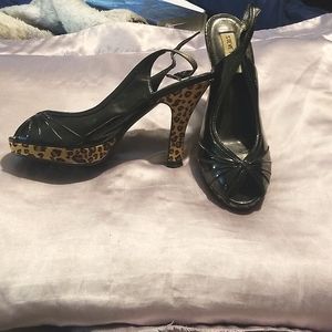 EUC Leopard and patent leather steve madden sandles